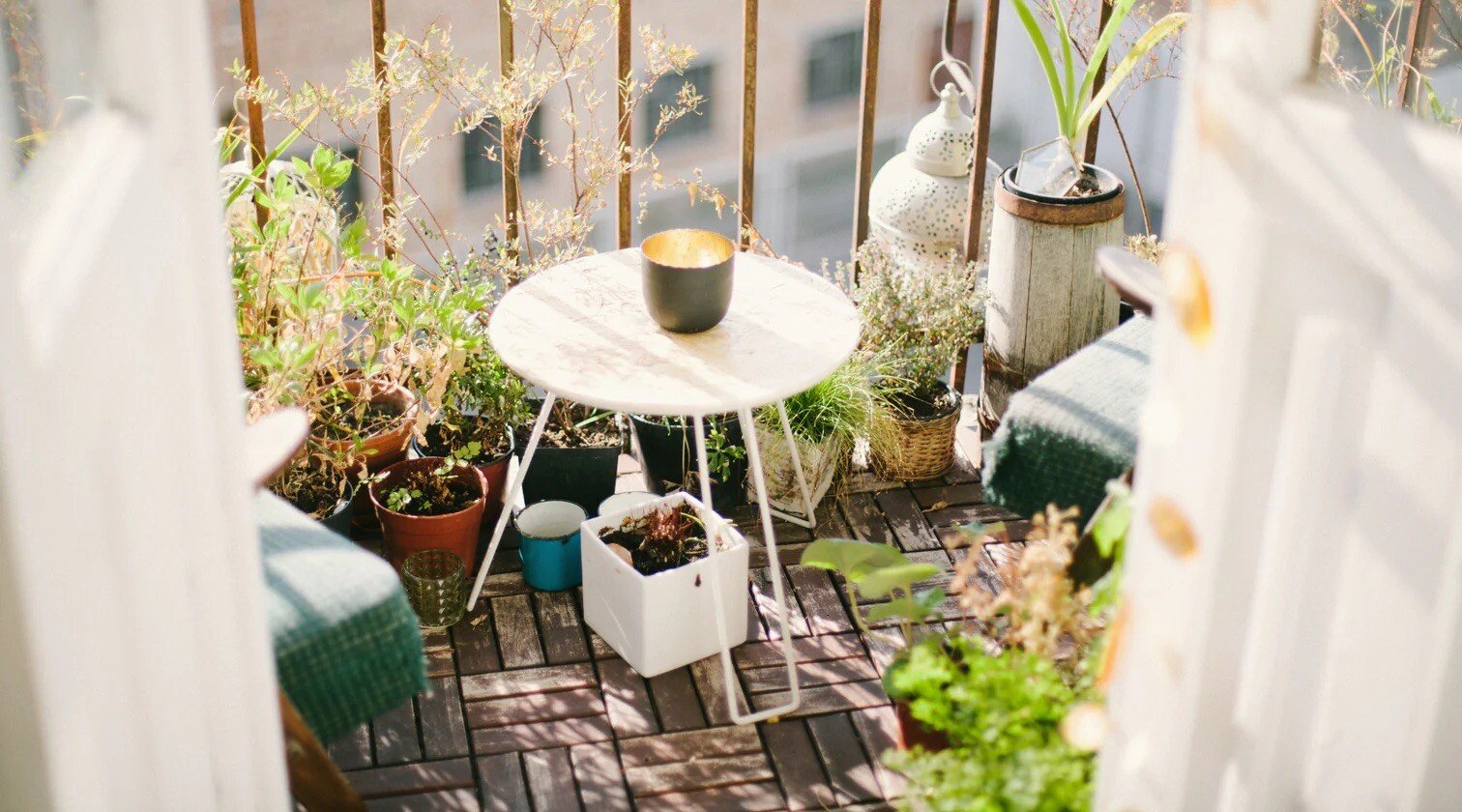 Tiny garden inspiration: balcony with potted plants and furniture